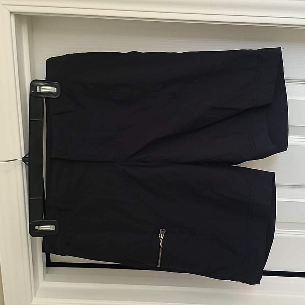 Athleta Womens Shorts sz 6, Black